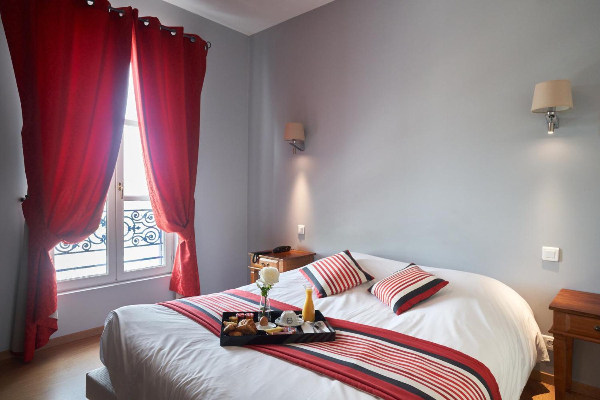 Logis Hotel De La Tour Лібурн Екстер'єр фото