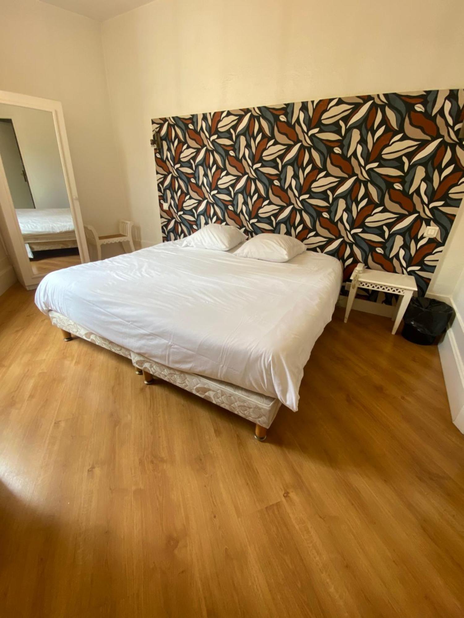 Logis Hotel De La Tour Лібурн Екстер'єр фото